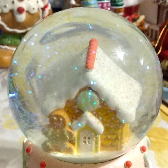 Gingerbread House Snow Globe Water Globe Pink Frosting Glittery Sparkly Cookie - Picture 4 of 7